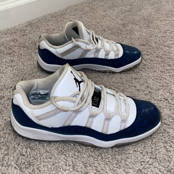 Kids Jordan 11 Low - Picture 2 of 13